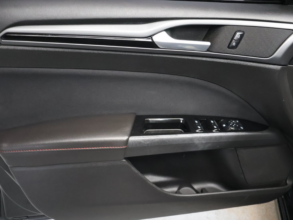 Used 2013 Ford Fusion SE FWD image 15