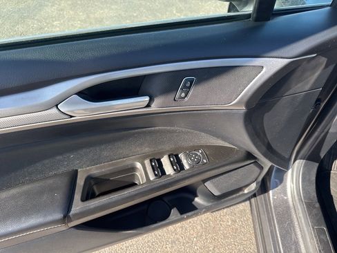 Used 2020 Ford Fusion SE image 10
