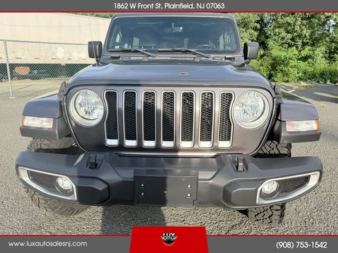 Used 2018 Jeep Wrangler Unlimited Sahara AWD/4WD image 9