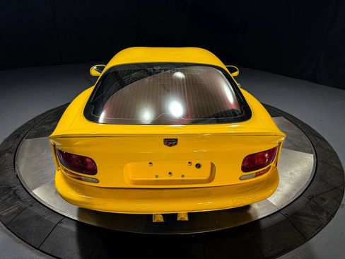 Used 2002 Dodge Viper GTS RWD image 12