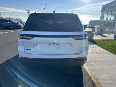 Used 2024 Jeep Grand Cherokee Altitude image 6