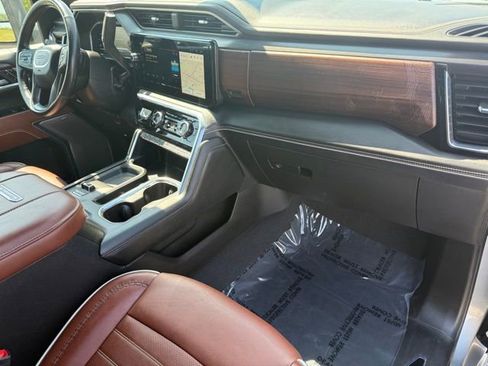 Used 2024 GMC Sierra 2500 Denali Ultimate image 15