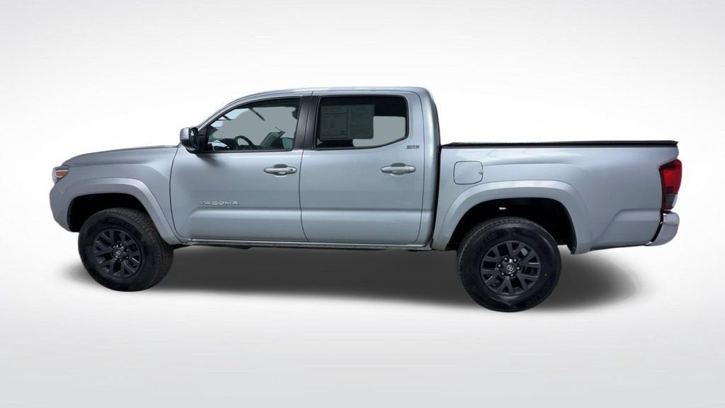 Used 2023 Toyota Tacoma SR5 AWD/4WD image 5