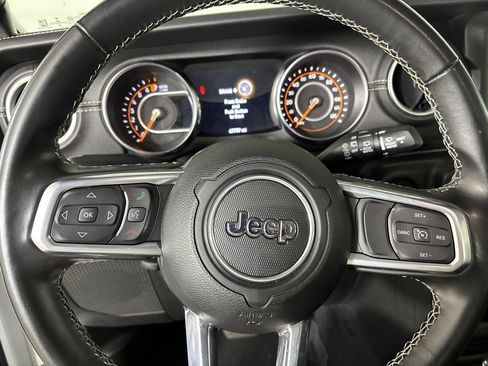 Used 2022 Jeep Wrangler Unlimited Sahara AWD/4WD image 10