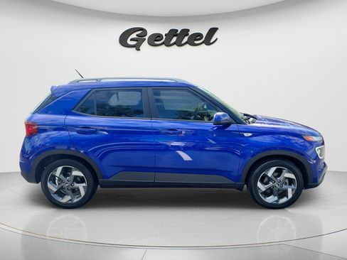 Certified 2025 Hyundai Venue Limited FWD image 4