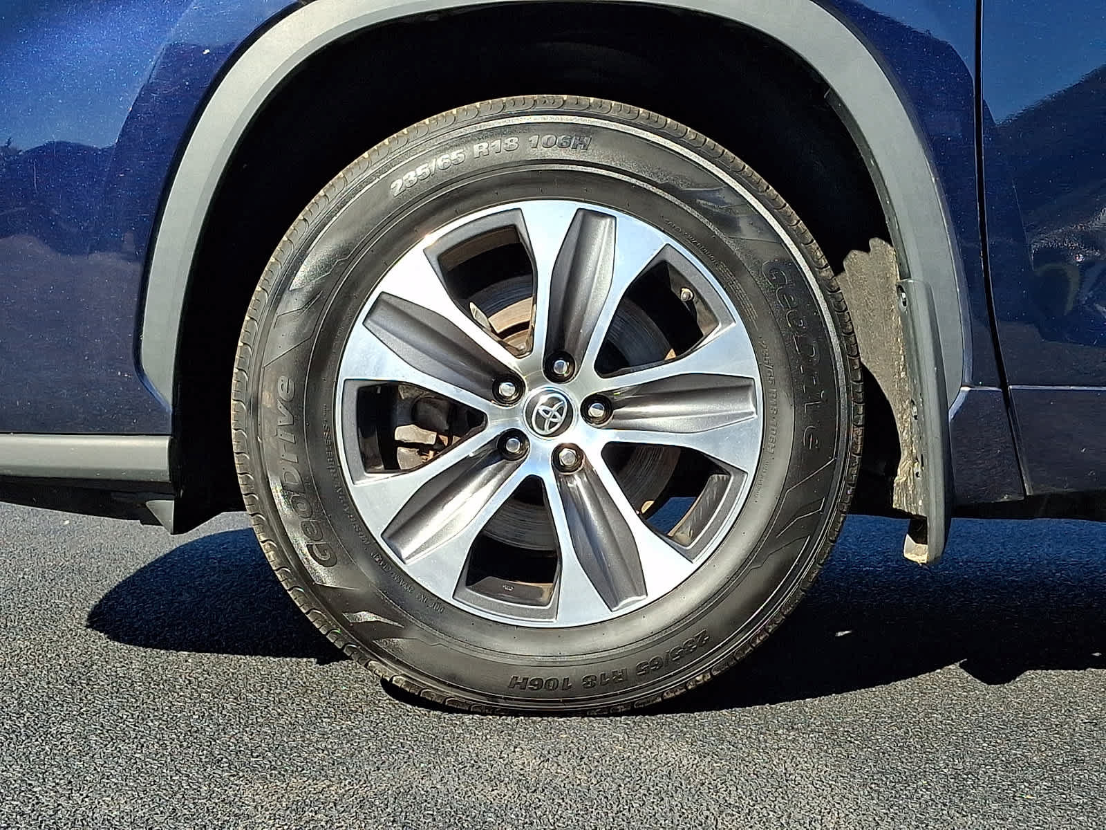 Certified 2021 Toyota Highlander XLE AWD/4WD image 10