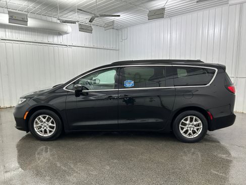 Used 2022 Chrysler Pacifica Touring-L FWD image 20