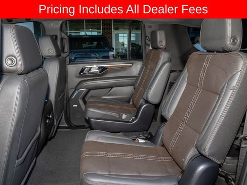 Used 2025 Chevrolet Suburban High Country AWD/4WD image 9