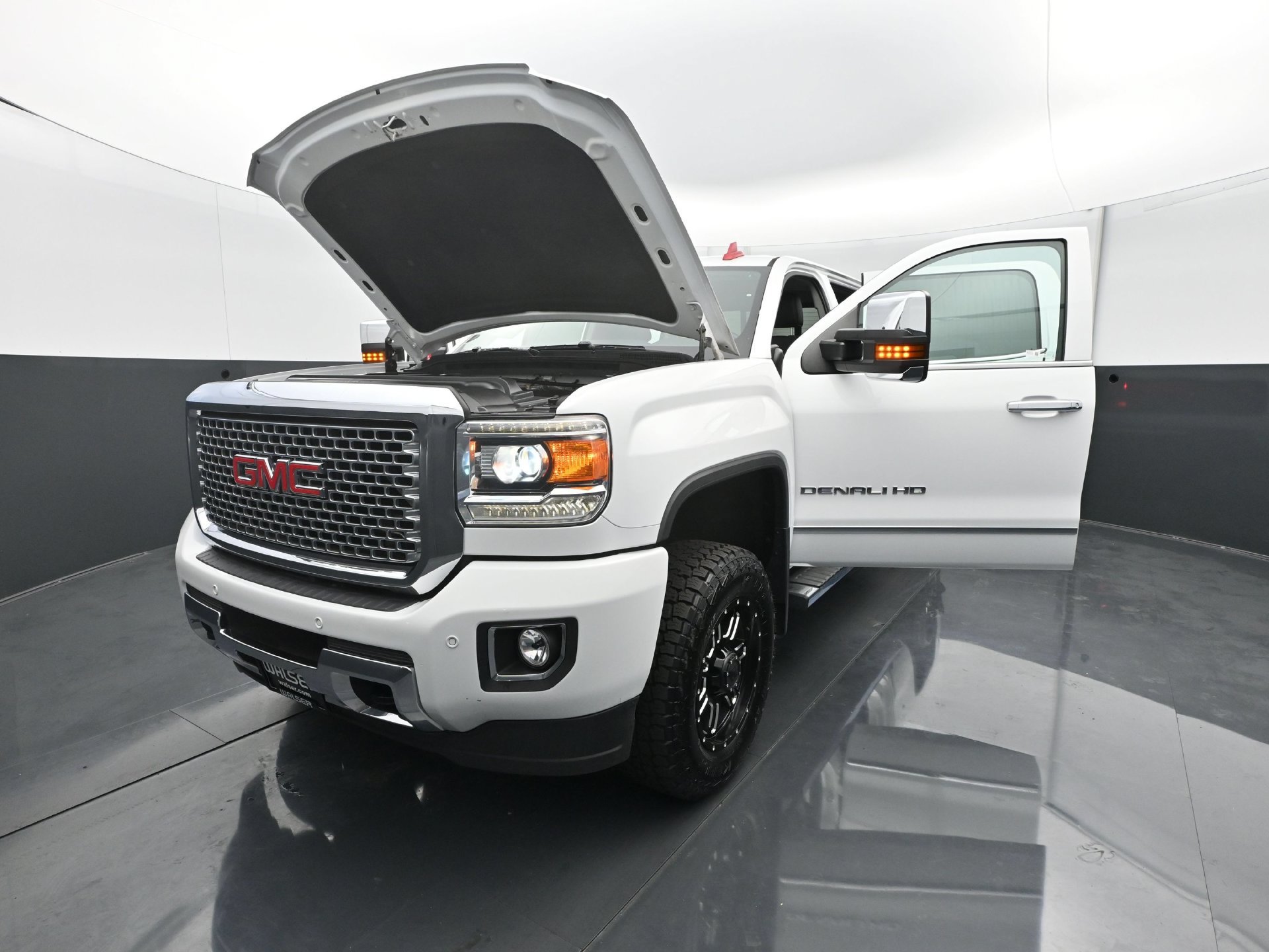 Used 2016 GMC Sierra 2500 Denali w/ Driver Alert Package AWD/4WD image 30