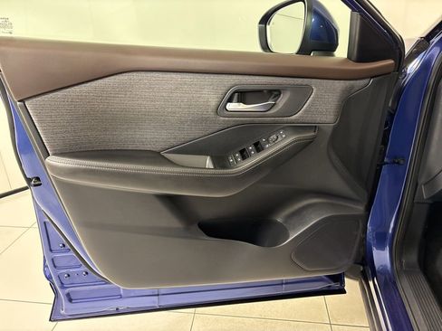 Used 2021 Nissan Rogue SV image 16