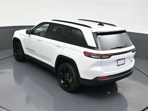 Used 2025 Jeep Grand Cherokee Limited w/ Black Appearance Package RWD image 17
