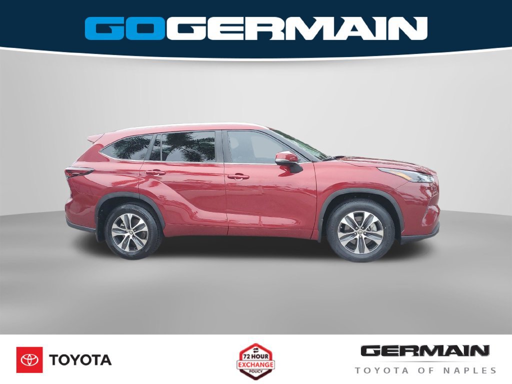 Used 2024 Toyota Highlander XLE FWD image 7