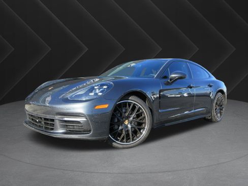 Used 2018 Porsche Panamera 4 image 1