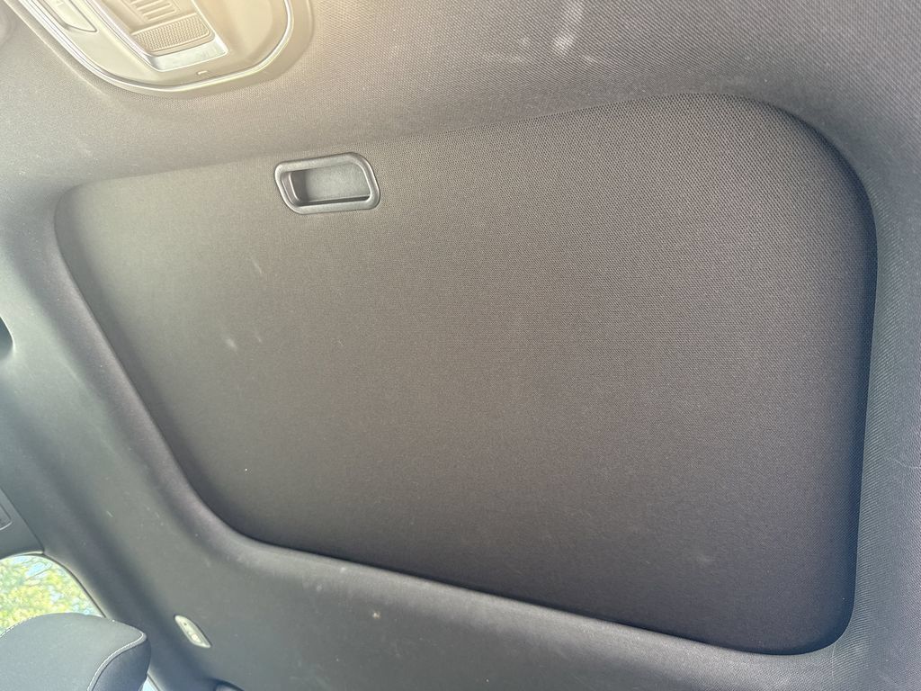 Used 2025 Jeep Grand Cherokee L Laredo RWD image 28