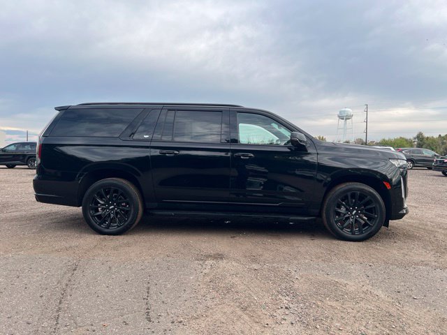 Used 2023 Cadillac Escalade ESV Sport w/ LPO, ONYX Package AWD/4WD image 6