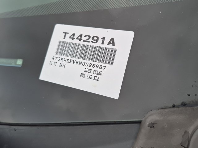 Certified 2021 Toyota RAV4 XLE AWD/4WD image 17