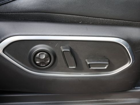 Used 2023 Jeep Wagoneer 4WD image 25