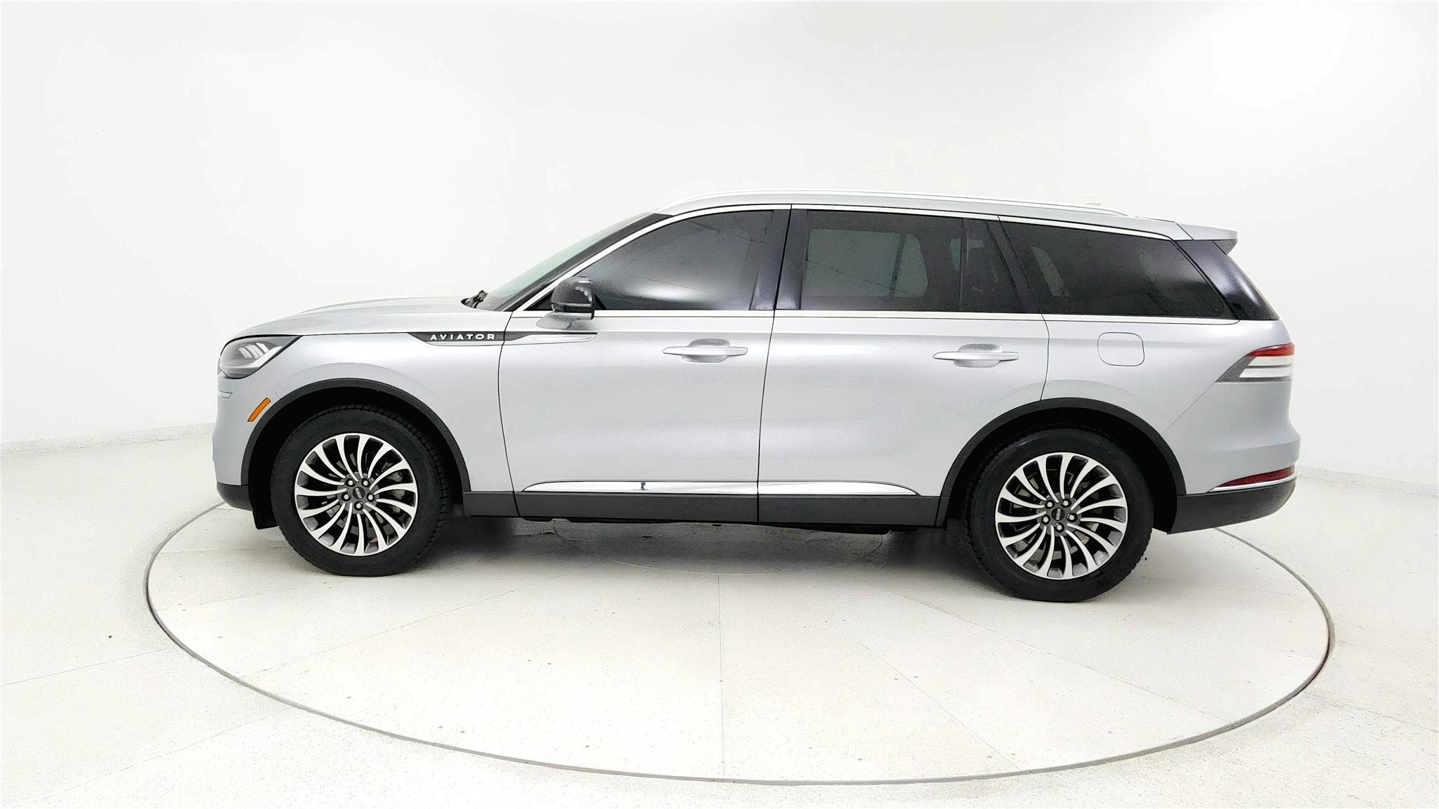 Used 2020 Lincoln Aviator Reserve w/ Elements Package Plus AWD/4WD image 2