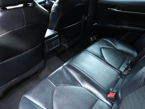 Used 2020 Toyota Camry XSE image 16