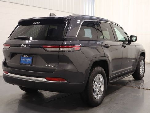 Used 2023 Jeep Grand Cherokee Laredo AWD/4WD image 7