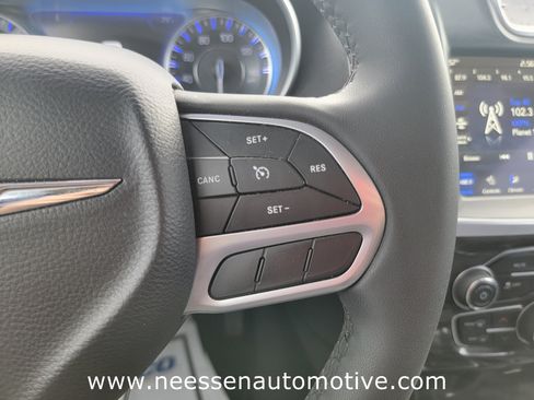 Used 2022 Chrysler 300 Touring L RWD image 20
