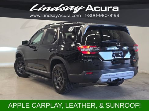Used 2025 Honda Pilot TrailSport image 4