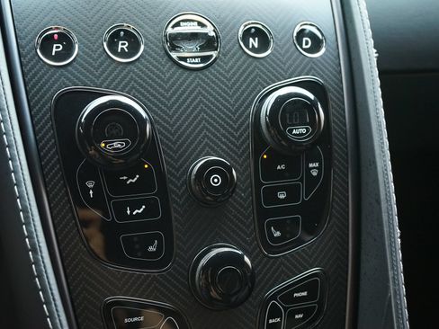 Used 2015 Aston Martin Vanquish Coupe RWD image 19