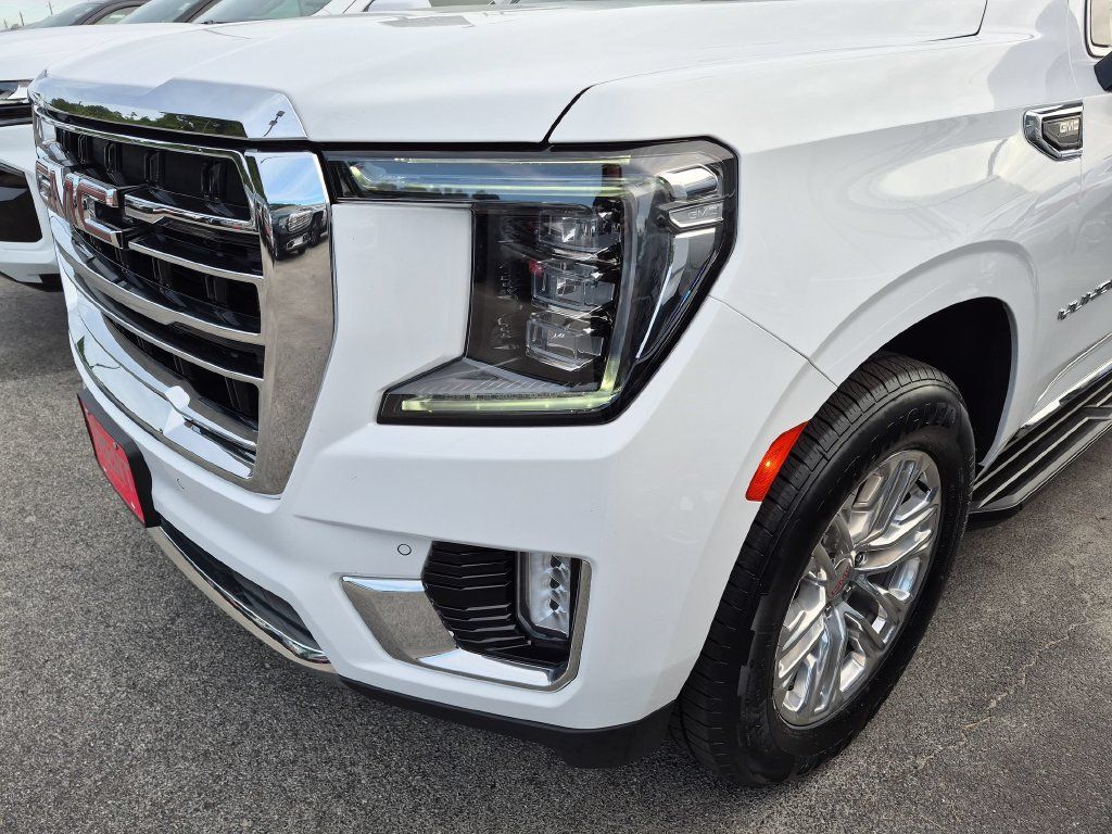 Used 2023 GMC Yukon SLT AWD/4WD image 7