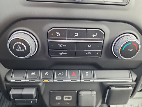 Certified 2024 Chevrolet Silverado 1500 Custom image 17