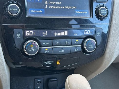 Used 2014 Nissan Rogue SL AWD/4WD image 21