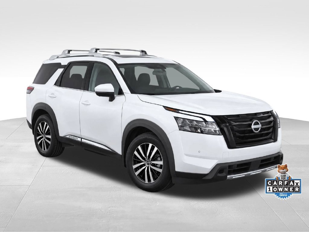 Used 2024 Nissan Pathfinder Platinum FWD image 2