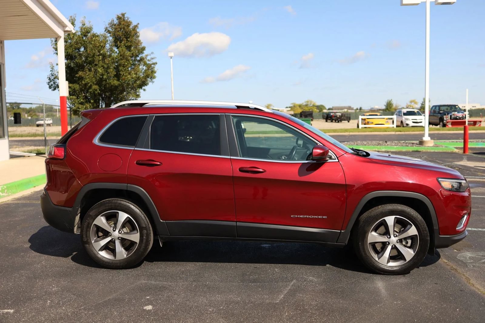 Used 2020 Jeep Cherokee Limited AWD/4WD image 4
