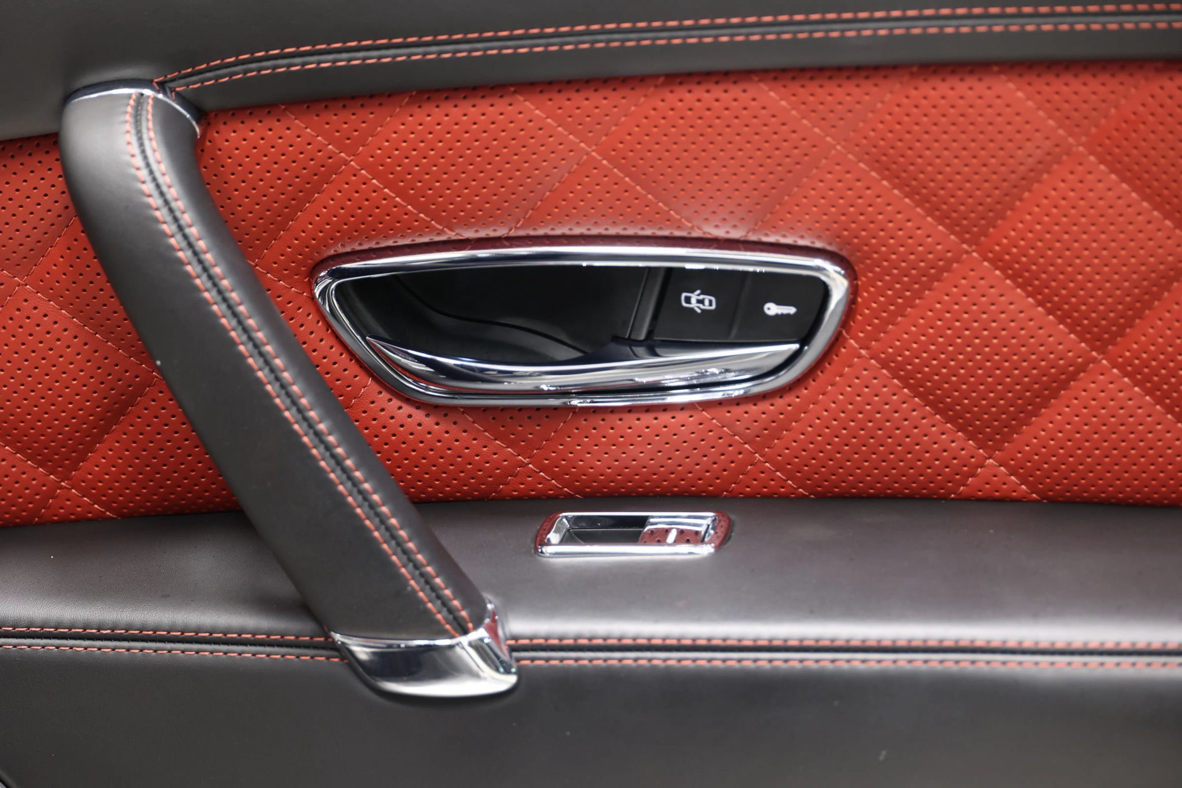 Used 2018 Bentley Flying Spur S V8 w/ Black Edition AWD/4WD image 91