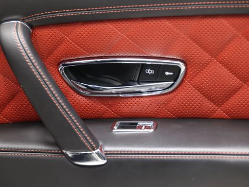 Used 2018 Bentley Flying Spur S V8 w/ Black Edition AWD/4WD image 91