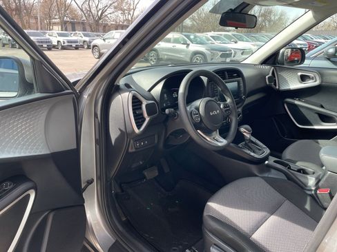 Used 2025 Kia Soul LX w/ LX Technology Package image 32