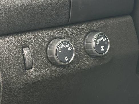 Used 2021 Chevrolet Colorado LT AWD/4WD image 19