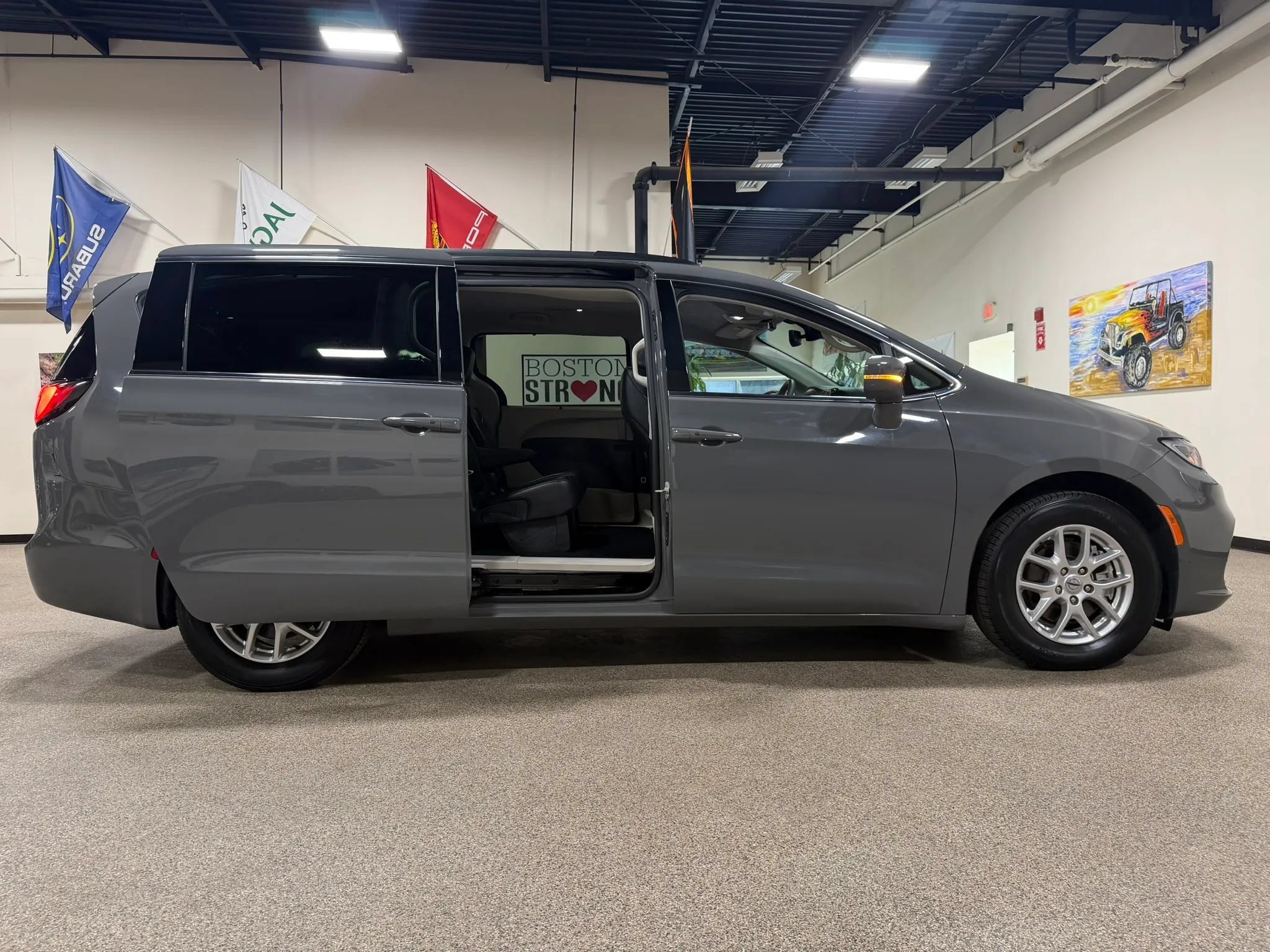 Used 2022 Chrysler Pacifica Touring-L FWD image 21