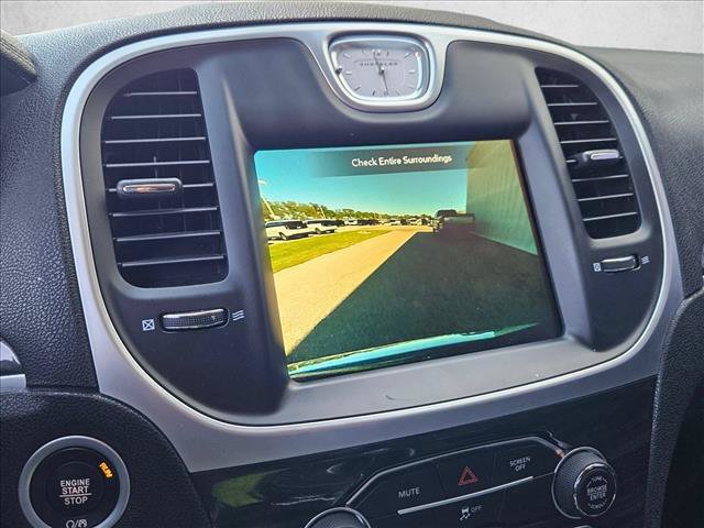 Used 2022 Chrysler 300 Touring RWD image 8