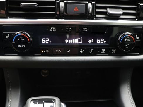 Used 2023 Nissan Pathfinder SV AWD/4WD image 21