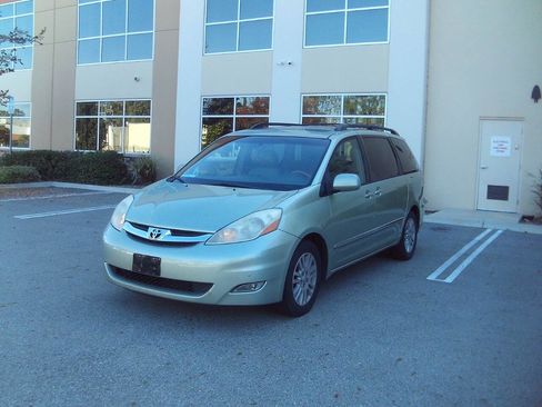 Used 2008 Toyota Sienna XLE Limited image 1