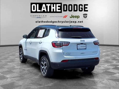 Used 2025 Jeep Compass Limited AWD/4WD image 3
