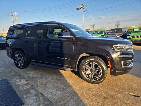 Used 2024 Jeep Wagoneer Series II AWD/4WD image 12