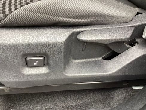 Used 2024 Toyota Tacoma SR image 16