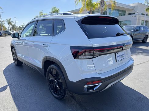 Used 2025 Volkswagen Taos SE image 8