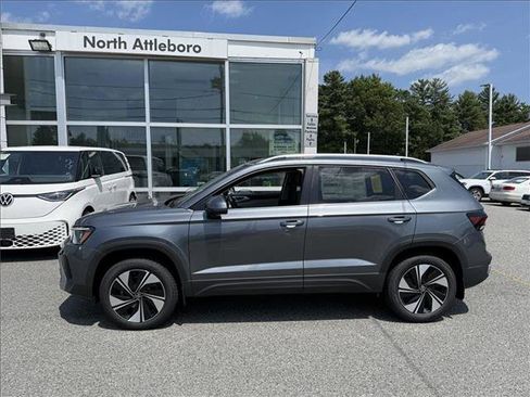 New 2026 Volkswagen Taos SE AWD/4WD image 3