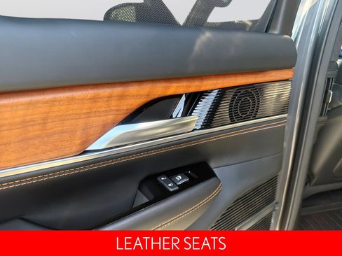 Used 2024 Jeep Grand Wagoneer Series III AWD/4WD image 25