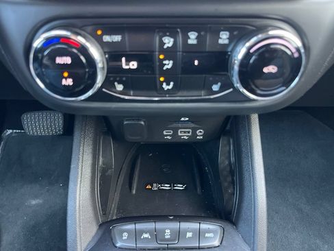 Used 2021 Chevrolet TrailBlazer ACTIV w/ Technology Package AWD/4WD image 17