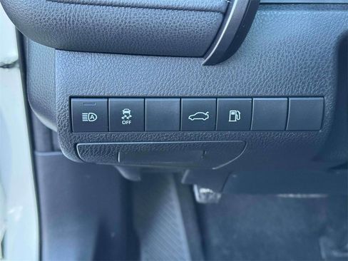 Used 2018 Toyota Camry SE image 19