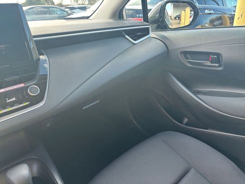 Used 2025 Toyota Corolla LE image 33