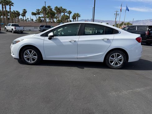 Used 2018 Chevrolet Cruze LT w/ Convenience Package FWD image 6